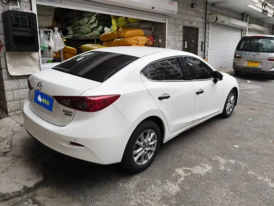 Mazda 3 Axela Sedan 1.5 L Auto Comfort CN-VI