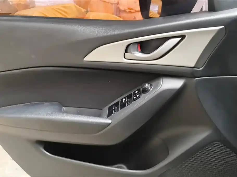 Mazda 3 Axela Sedan 1.5 L Auto Comfort CN-VI