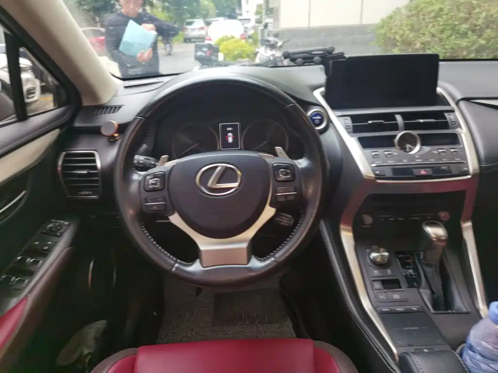 Lexus NX 300 h FWD Sharp Style