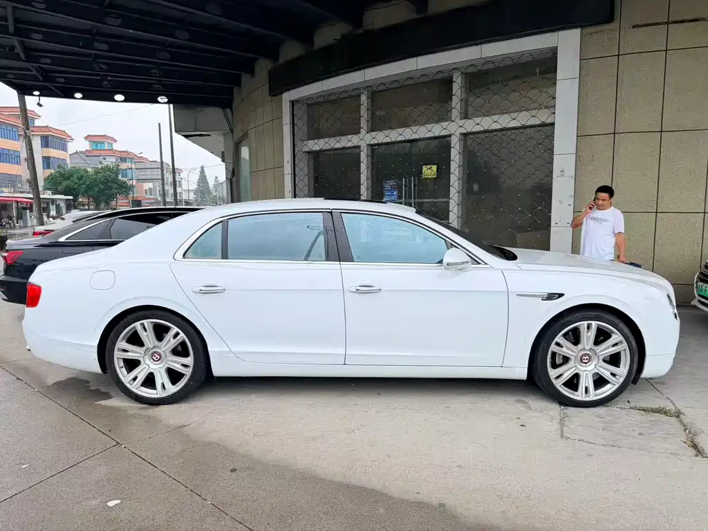 Flying Spur 4.0 T V8 Distinguished