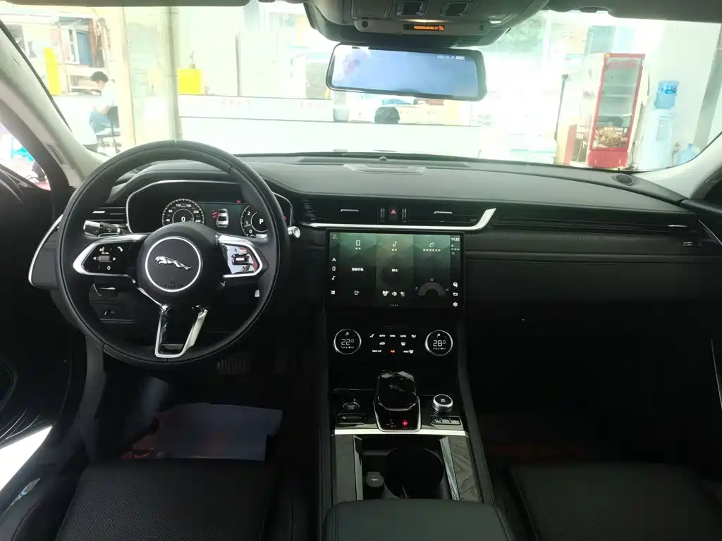 Jaguar XFL XFL 2.0 T P250 2 WD Premium Luxury