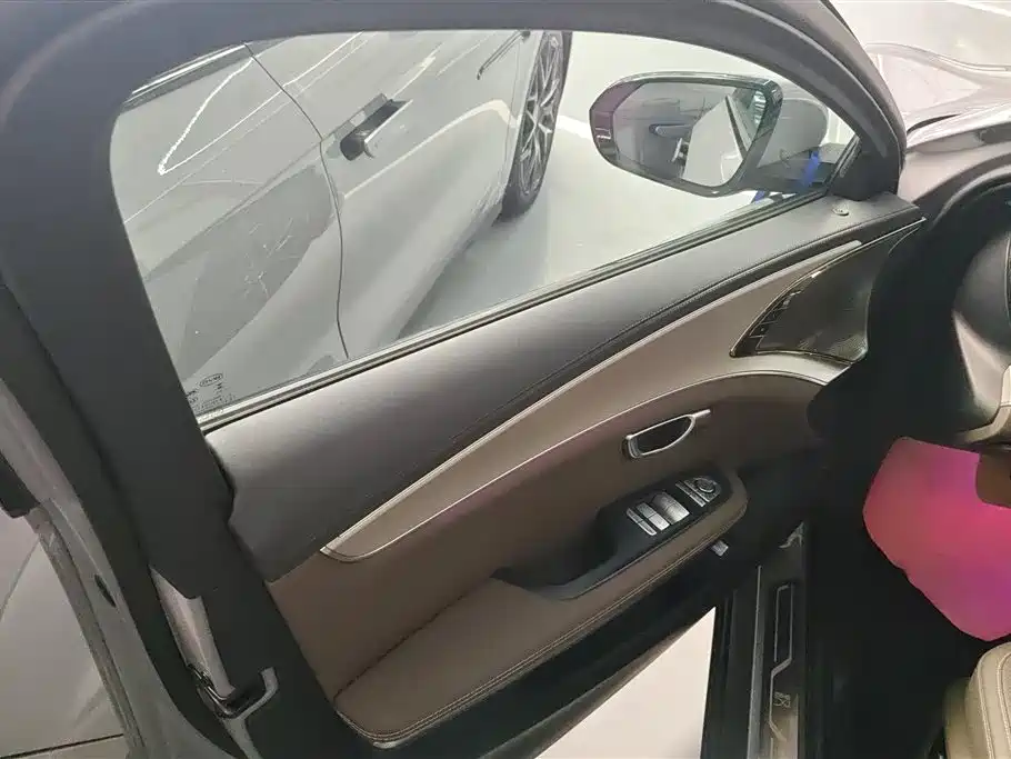 Han DM-i Smart Drive 125 KM Honored