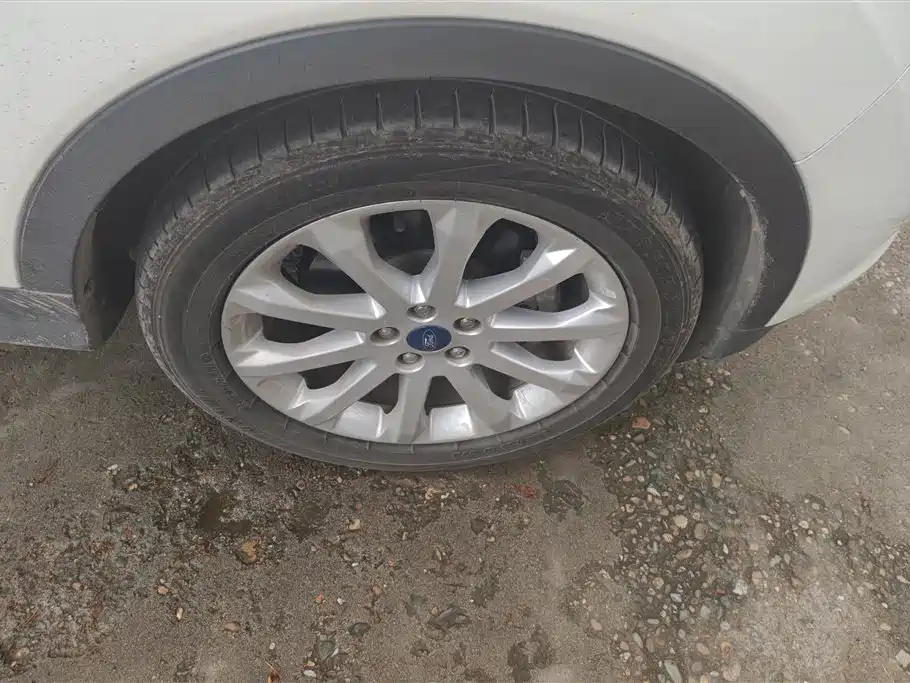 Kuga 1.6 L GTDi 4 WD Elite