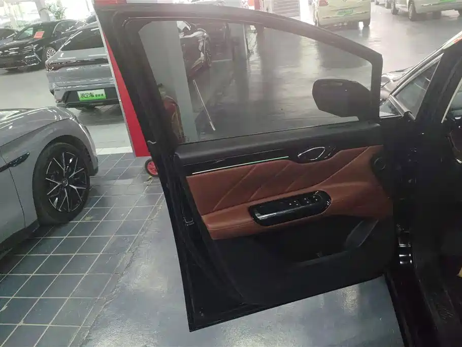 Trumpchi E8 NEV 传祺E8 PHEV 2024款 150 km 龙腾光辉+