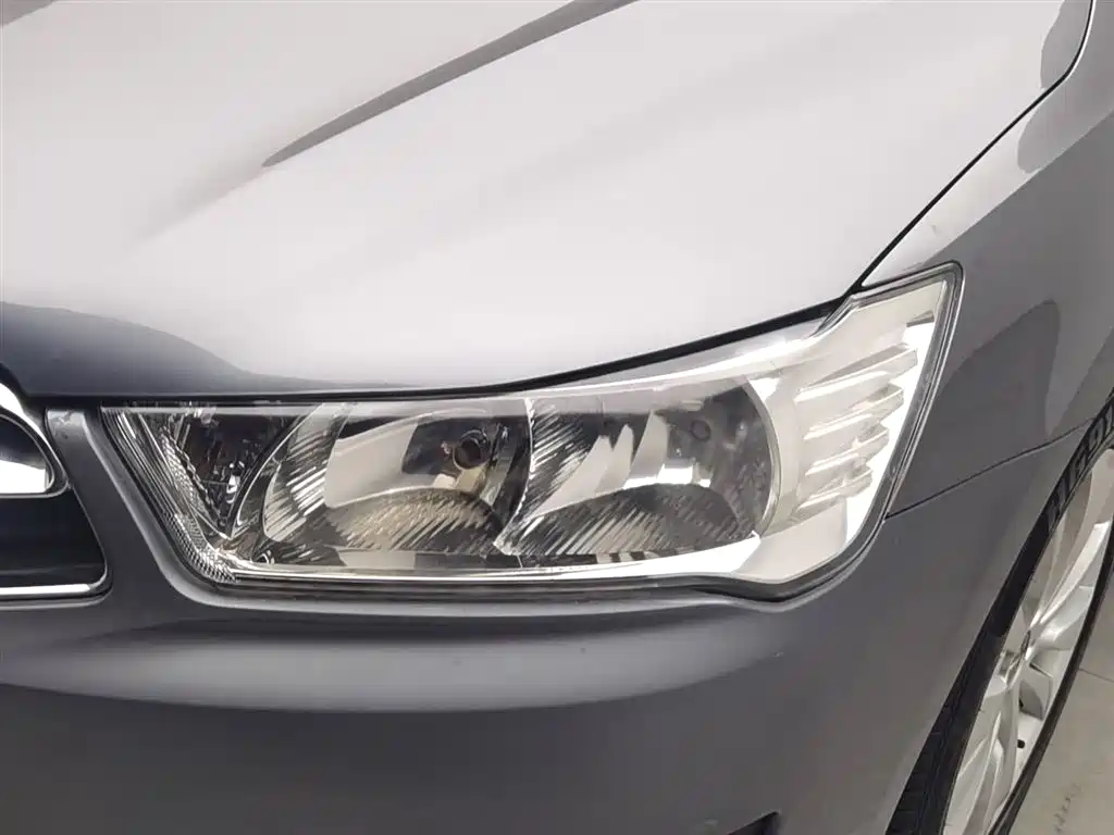 C-Quatre Sedan 1.6 L Auto Fashionable