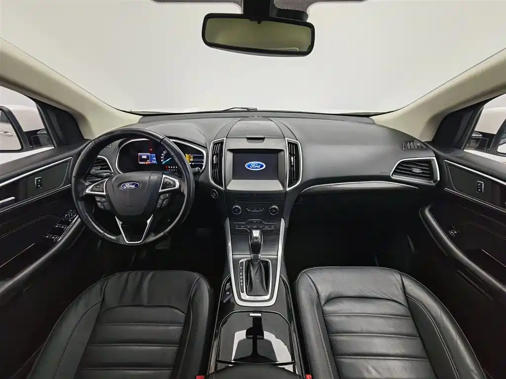 Edge EcoBoost 245 4 WD Grand Sharp 7-seat