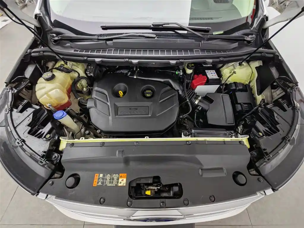 Edge EcoBoost 245 4 WD Grand Sharp 7-seat