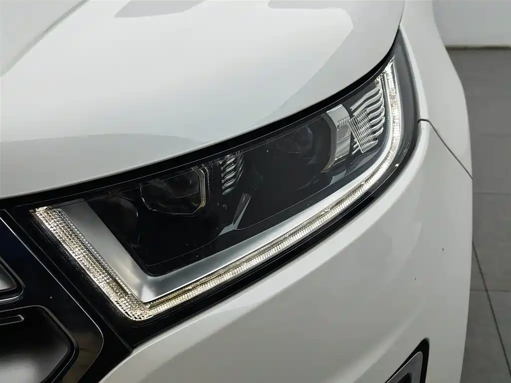 Edge EcoBoost 245 4 WD Grand Sharp 7-seat
