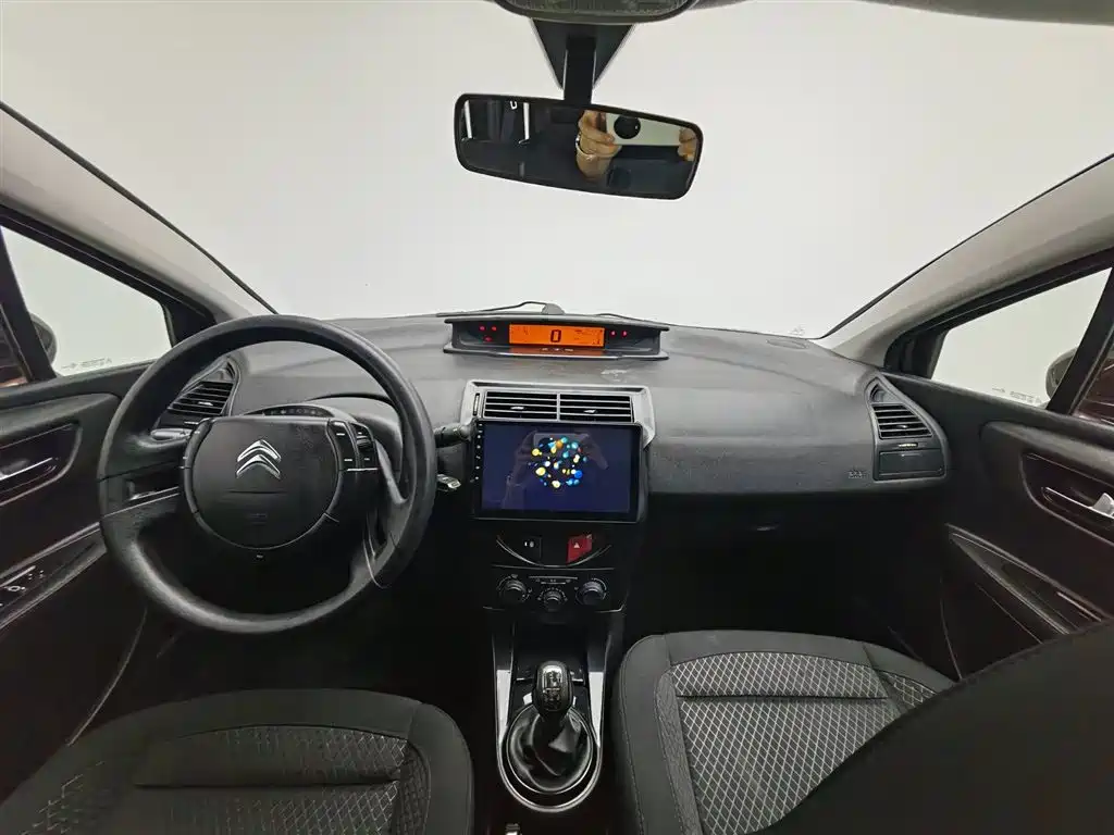 C-Quatre Sedan 1.6 L Manual Fashionable