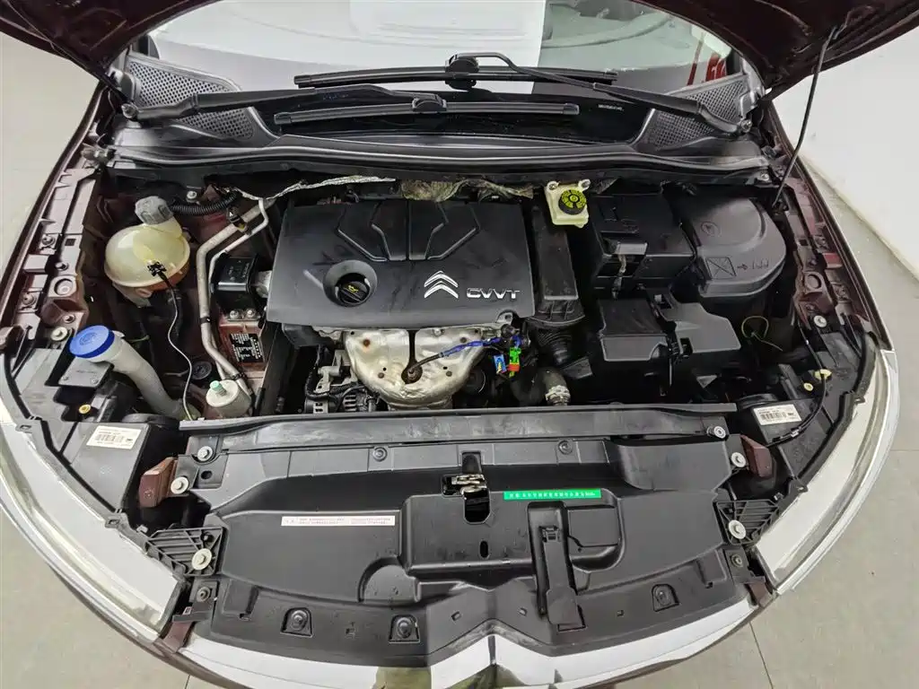 C-Quatre Sedan 1.6 L Manual Fashionable