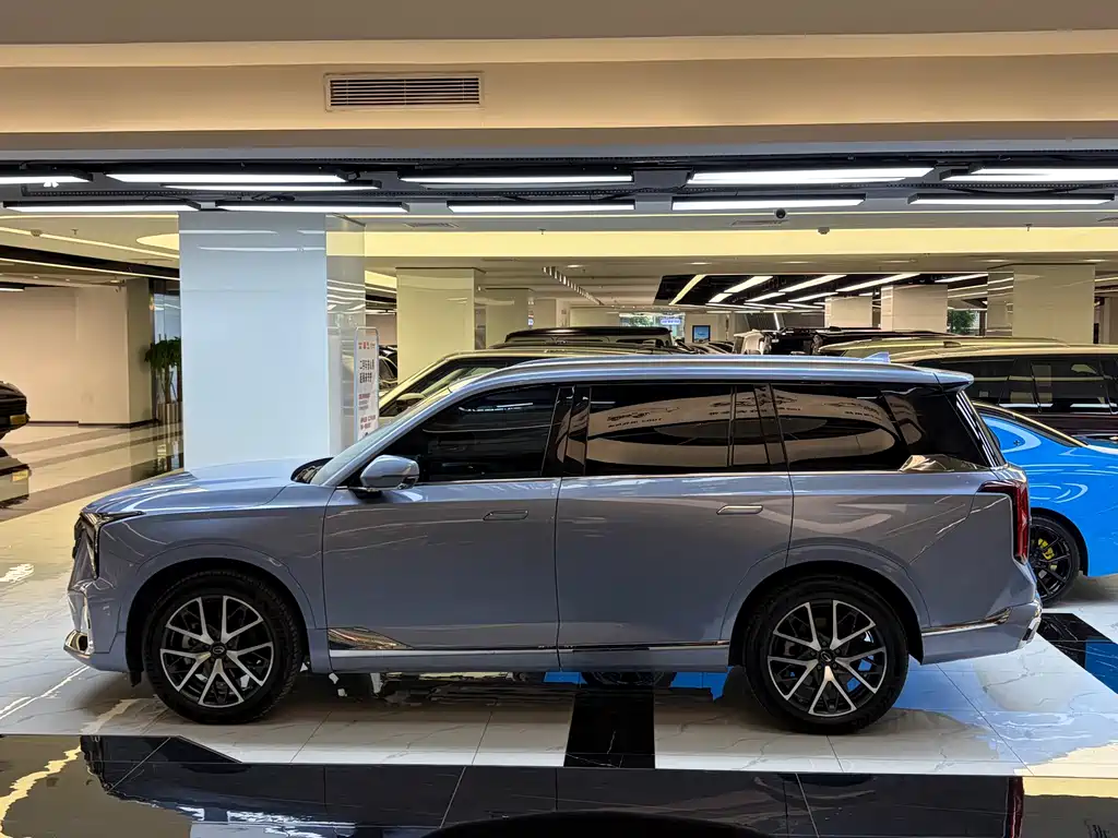 GAC Trumpchi GS8 Dual Engine Series 2.0 TM 4 WD Distinguished (7-seat)