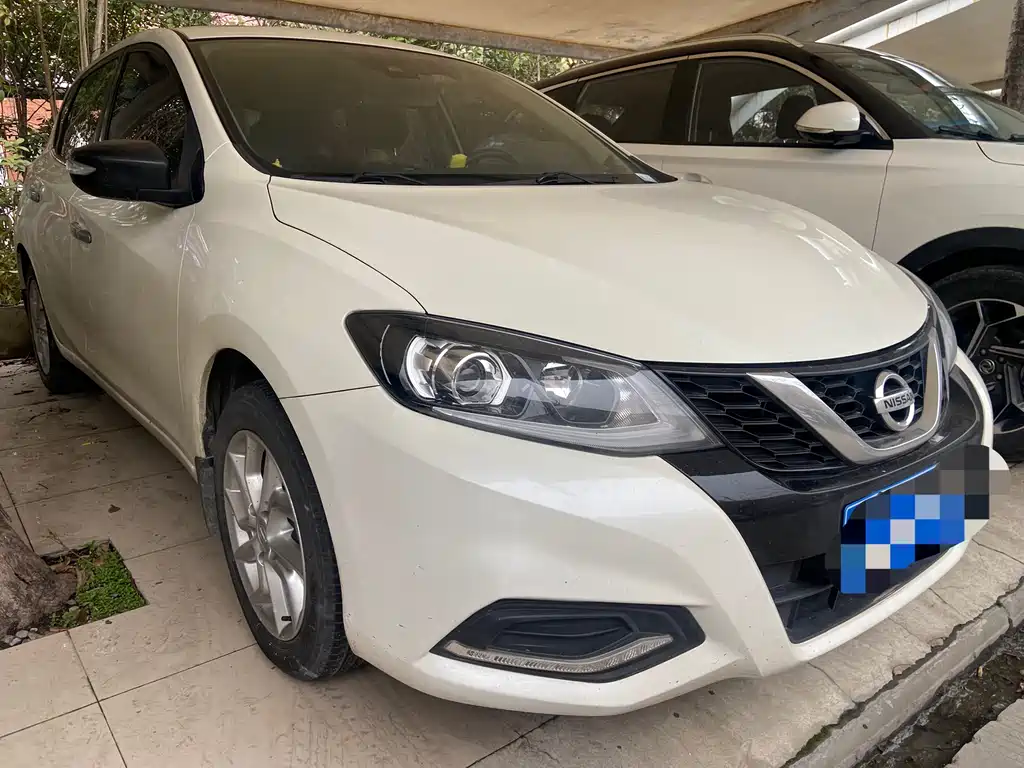 Tiida 1.6 L CVT Smart Travel