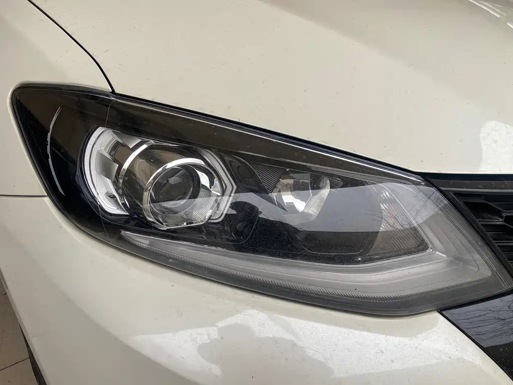 Tiida 1.6 L CVT Smart Travel