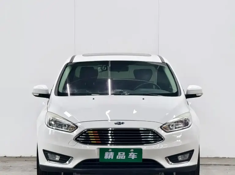 Ford Focus Sedan EcoBoost 125 Auto Super Style