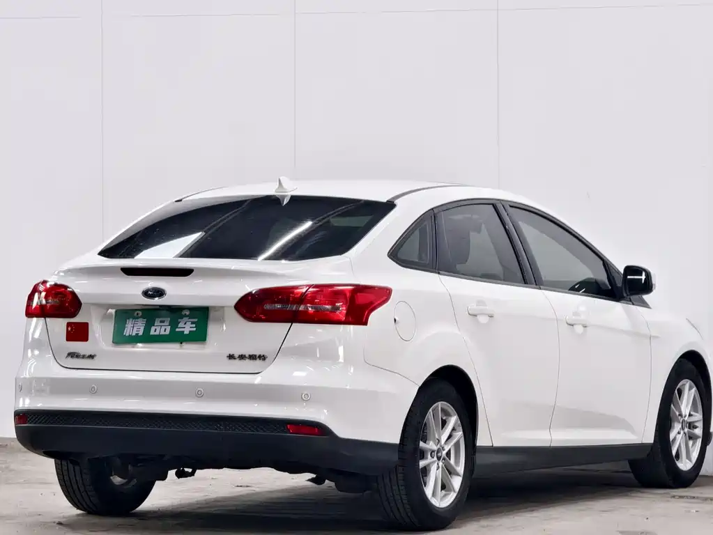 Focus Sedan EcoBoost 125 Auto Super Style