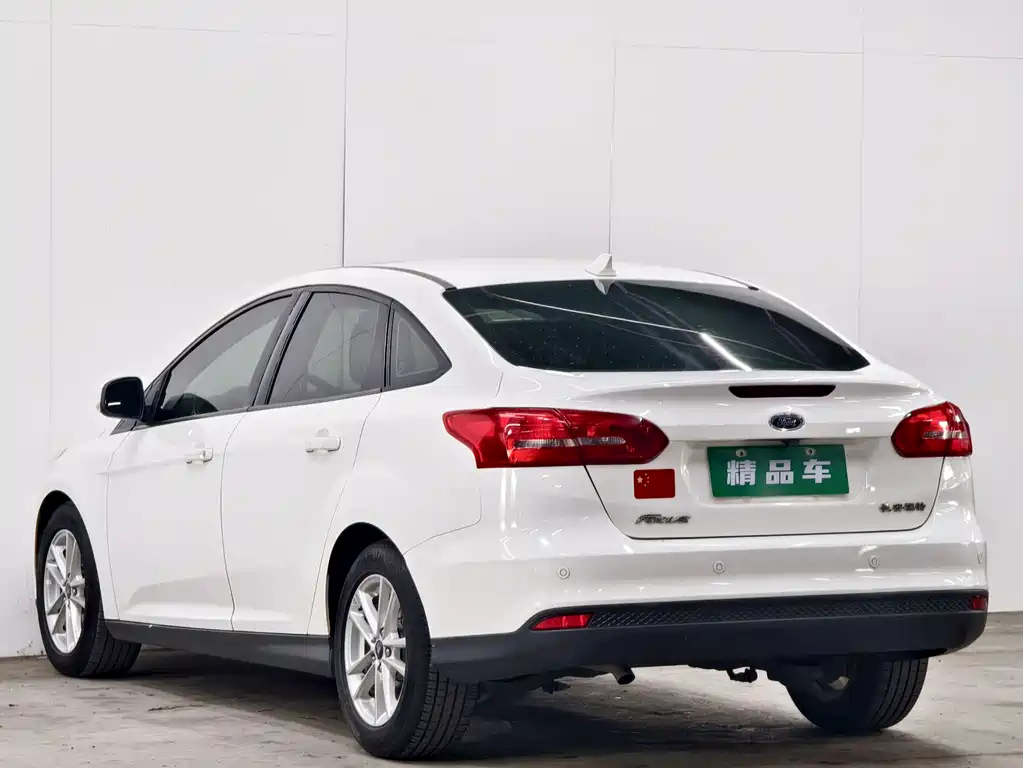 Focus Sedan EcoBoost 125 Auto Super Style