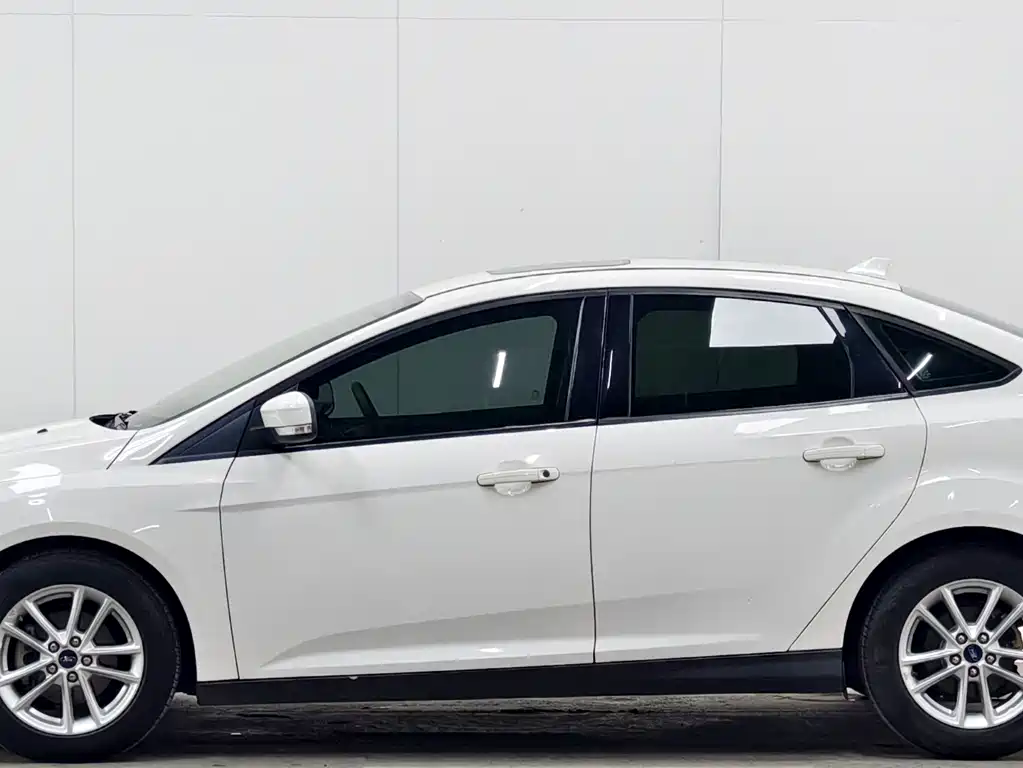 Focus Sedan EcoBoost 125 Auto Super Style