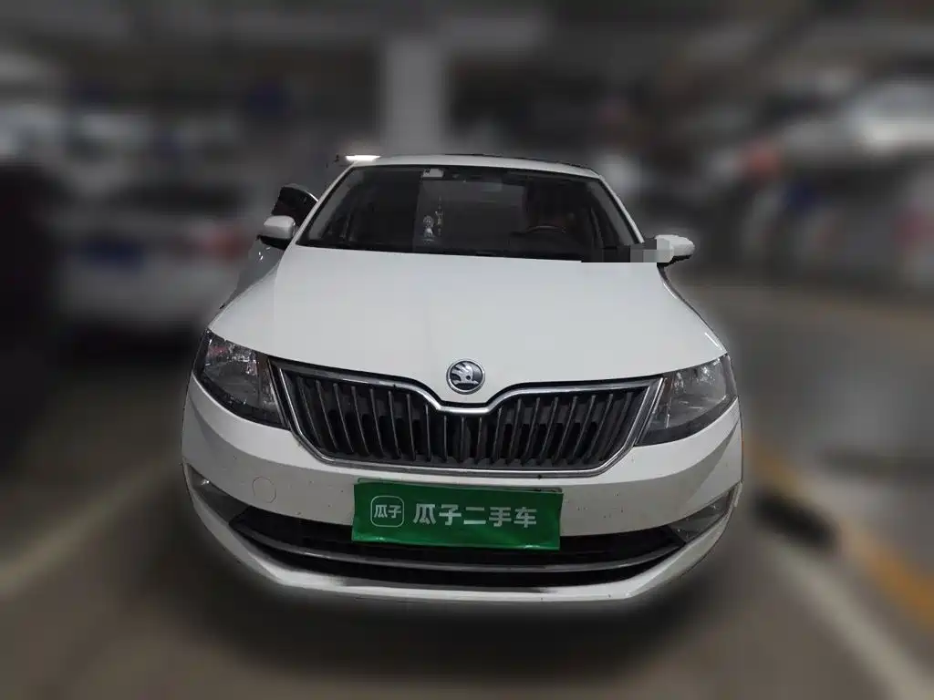 Rapid 1.6 L Manual Comfort