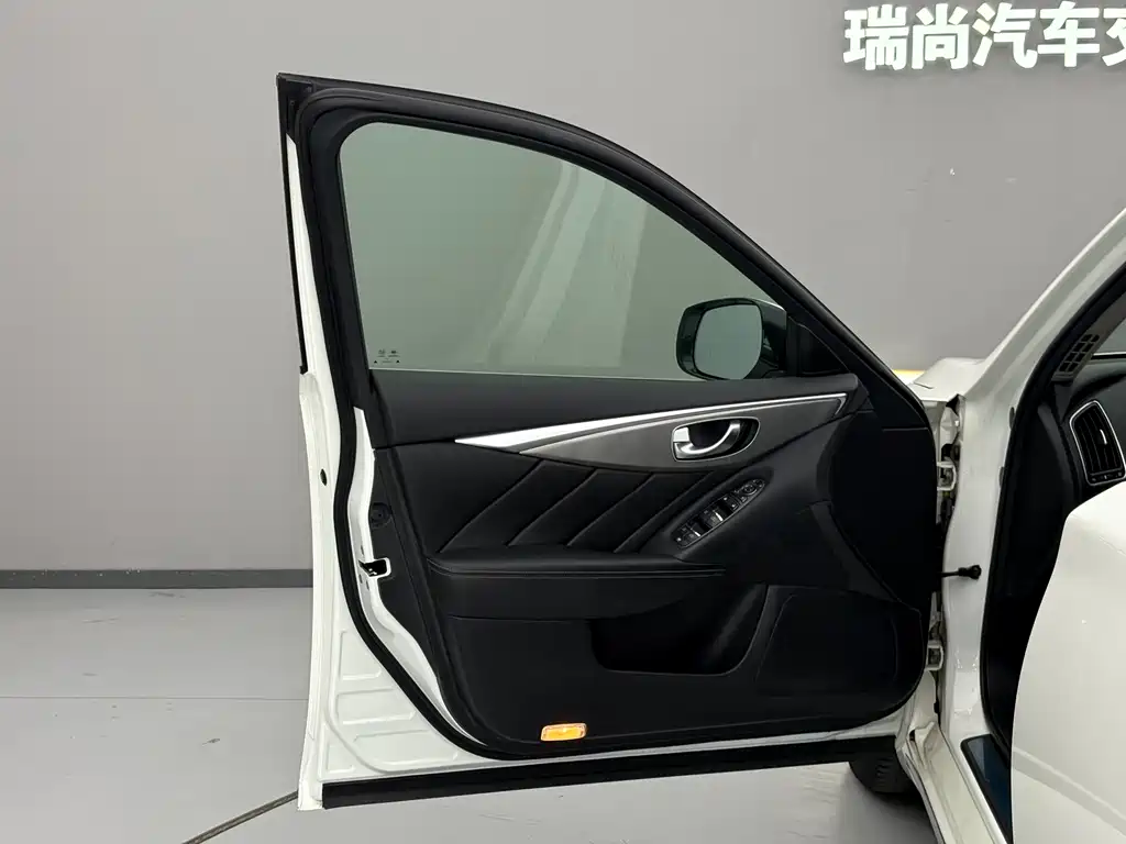 Infiniti Q50 L 2.0 T Joy