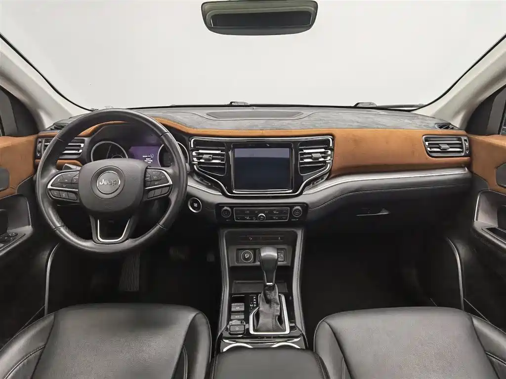 Grand Commander 2.0 T 2 WD Luxury