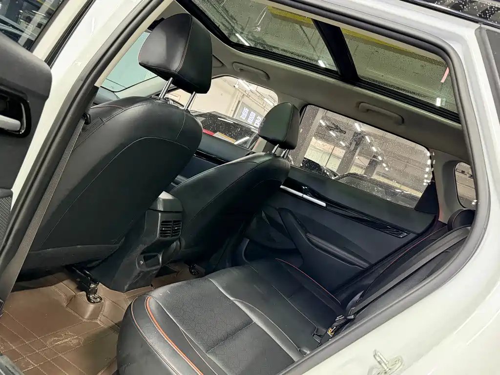 Seltos 1.5 L CVT Distinguished