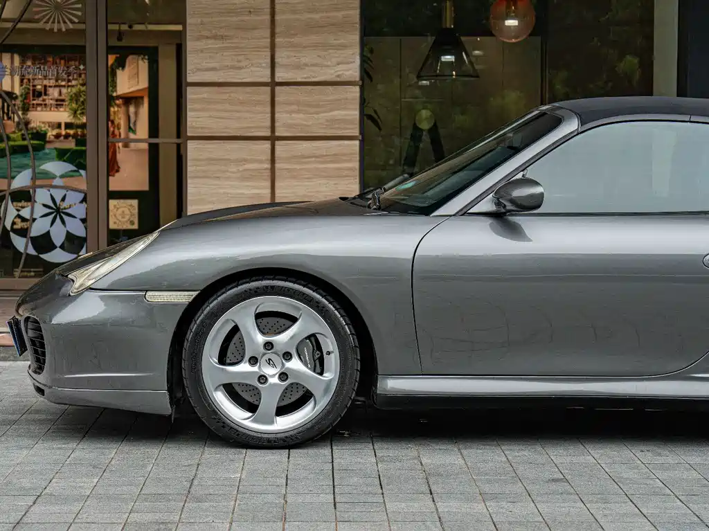 Porsche 911 保时捷911 2005款 Carrera 4 S Cabriolet AT 3.8 L