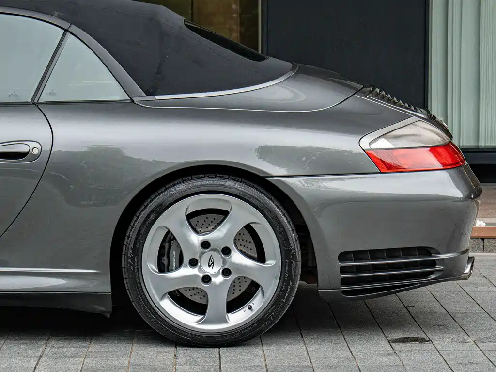 Porsche 911 保时捷911 2005款 Carrera 4 S Cabriolet AT 3.8 L