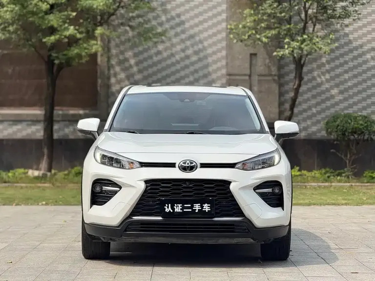 Toyota Wildlander 2.0 L CVT 4 WD Luxury PLUS
