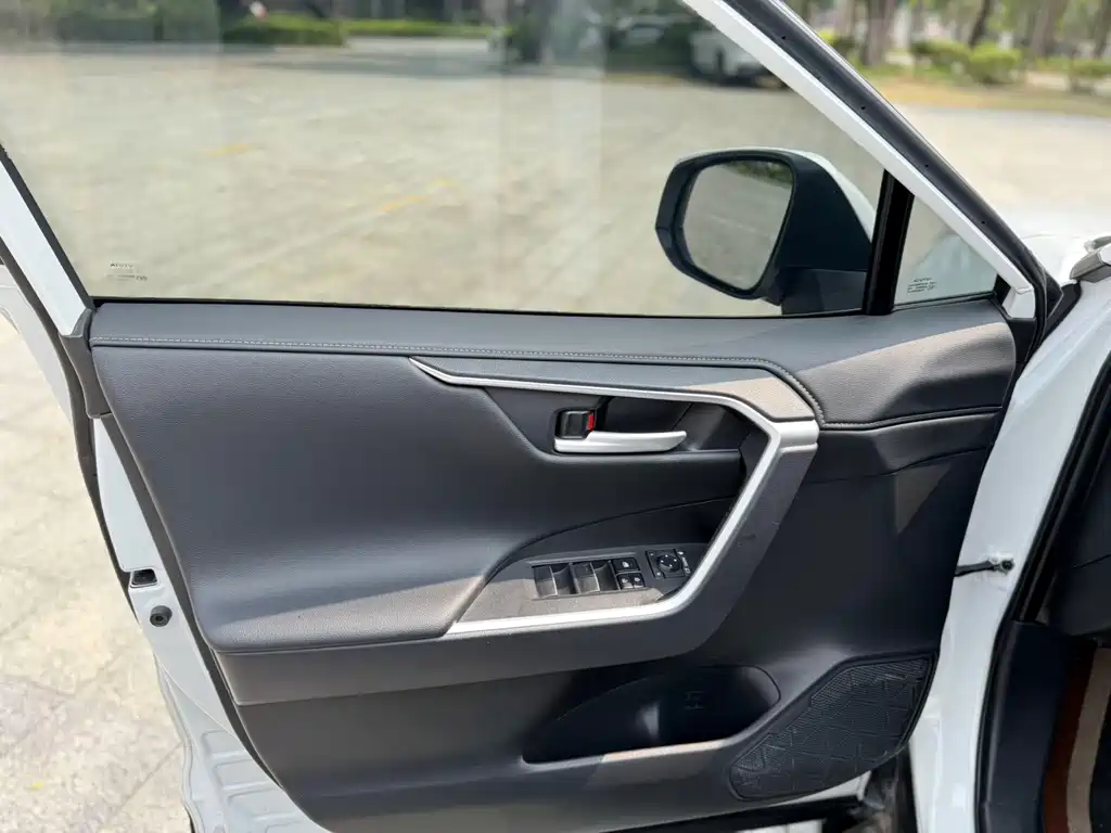 Wildlander 2.0 L CVT 4 WD Luxury PLUS
