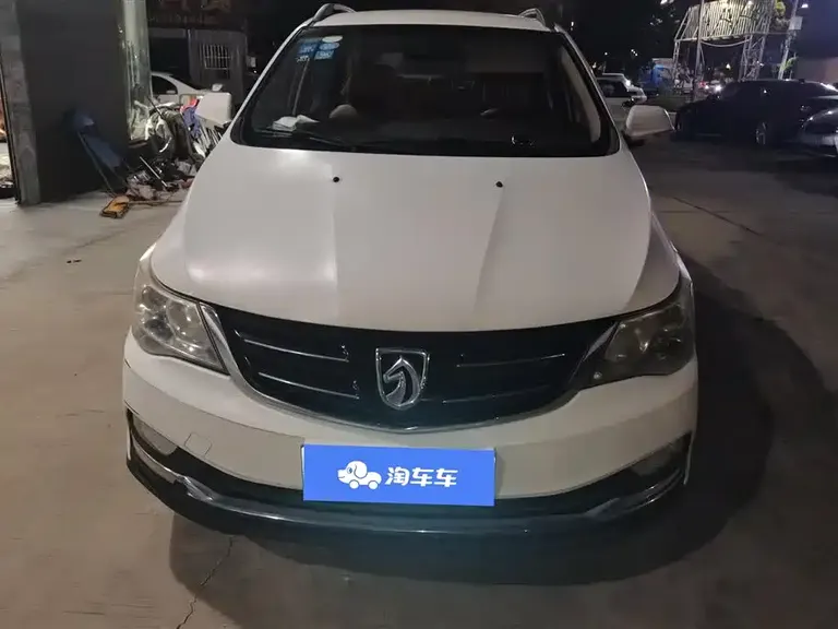 Baojun 730 1.5 L Manual Comfort 7-seat CN-V