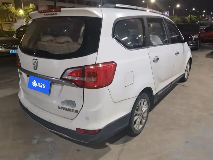 Baojun 730 1.5 L Manual Comfort 7-seat CN-V