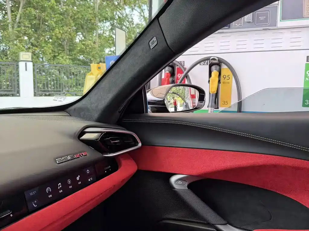 Ferrari 296 3.0 T V6 GTB