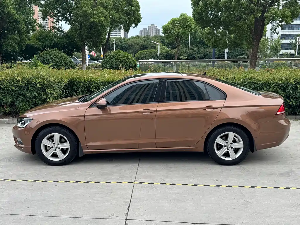 Lamando 230 TSI DSG Style
