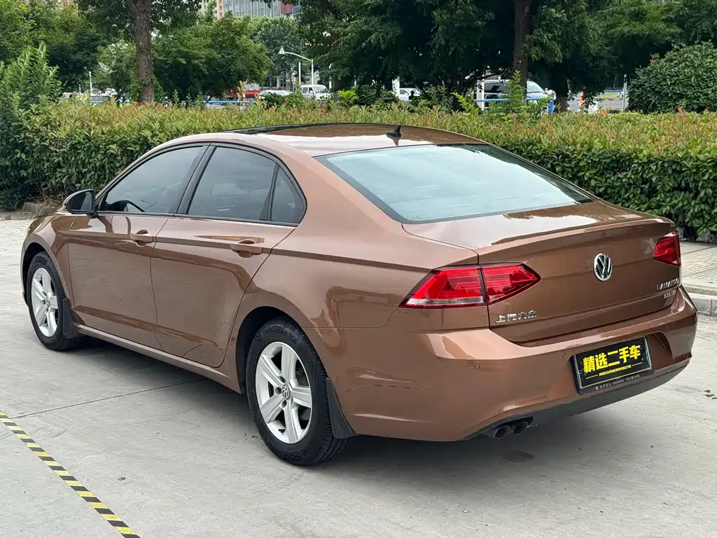 Lamando 230 TSI DSG Style