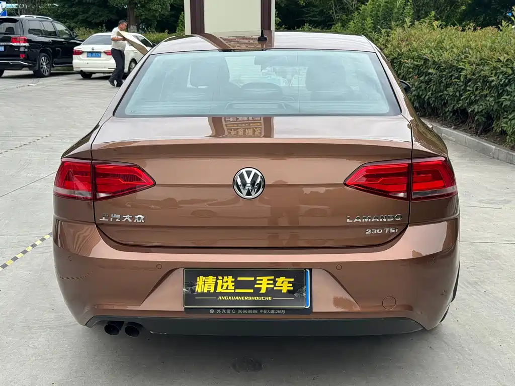 Lamando 230 TSI DSG Style