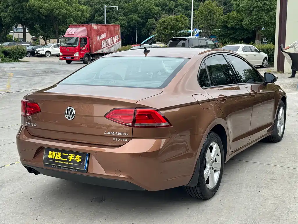 Lamando 230 TSI DSG Style