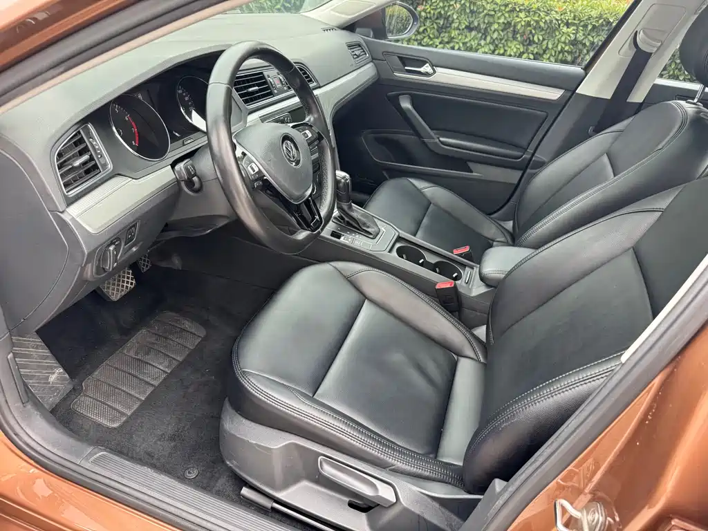 Lamando 230 TSI DSG Style