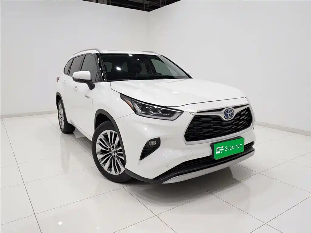 Highlander 2.5 L Smart e-Hybrid Dual Engine 4 WD Distinguished 7-seat