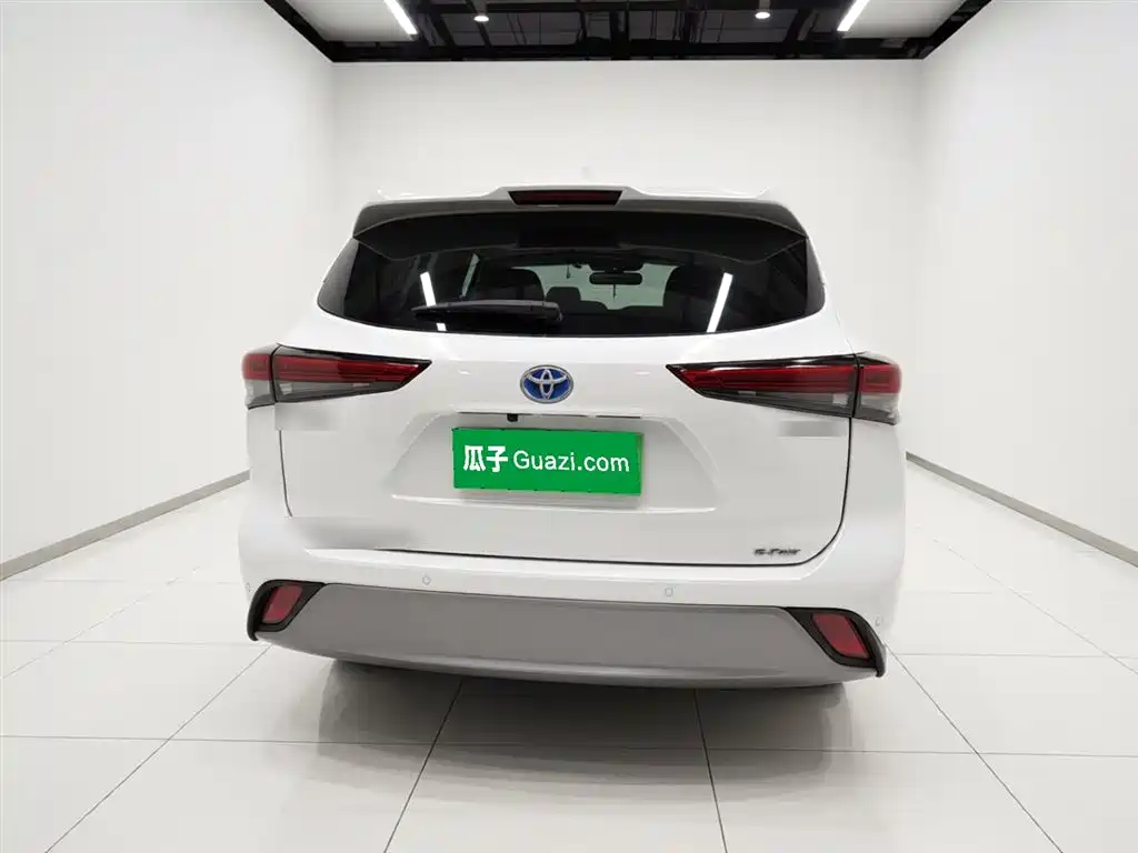 Highlander 2.5 L Smart e-Hybrid Dual Engine 4 WD Distinguished 7-seat