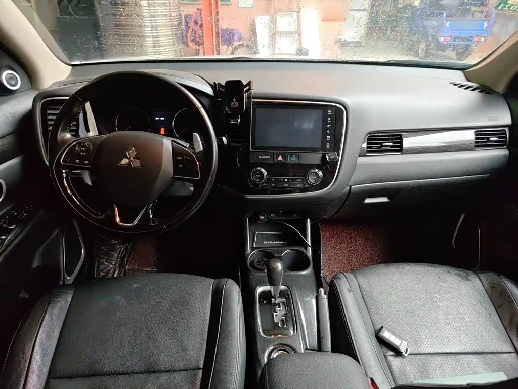 Outlander 2.4 L 4 WD Elite 5-seat
