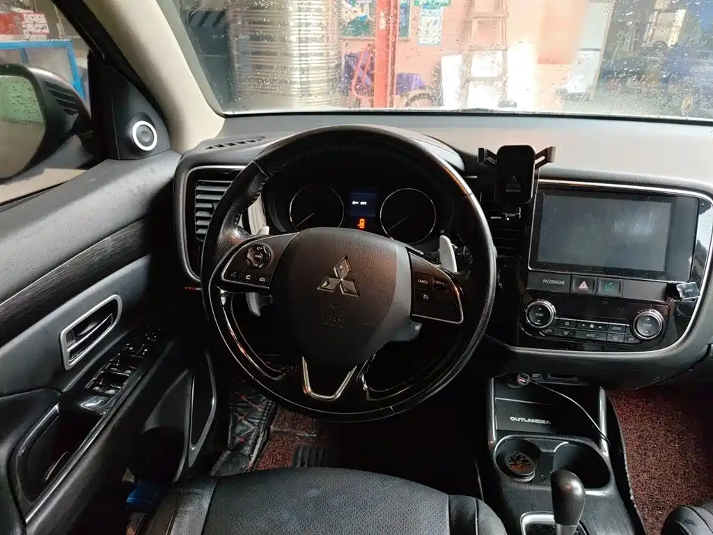 Outlander 2.4 L 4 WD Elite 5-seat