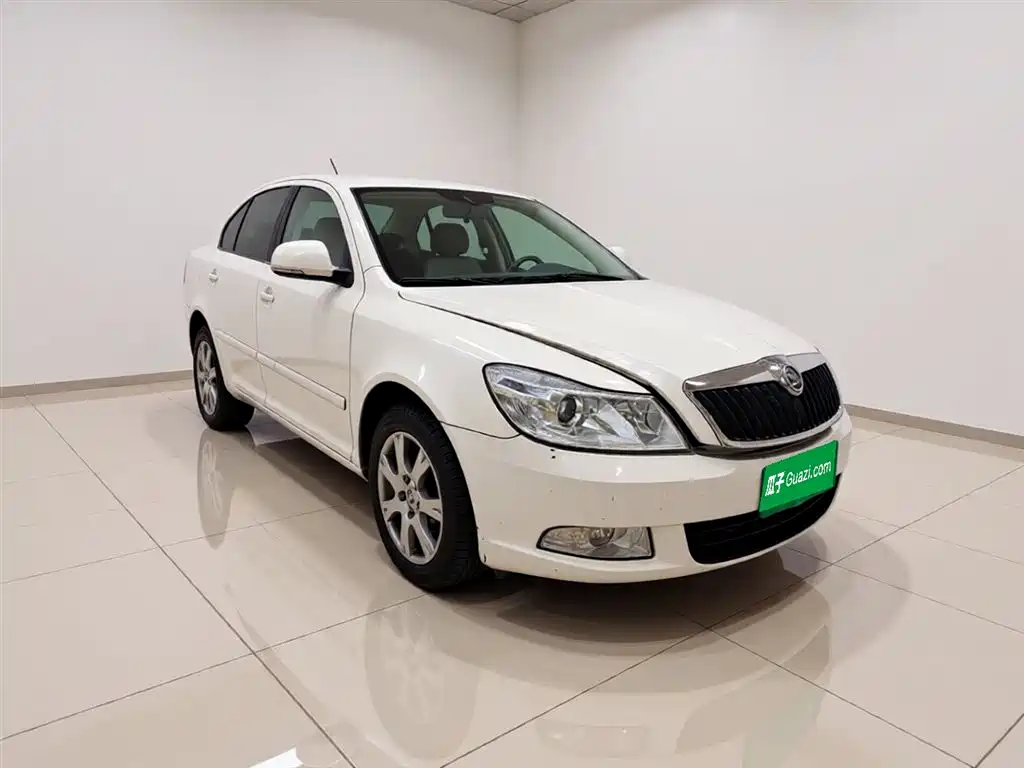 Octavia Classic 1.6 L Auto Yijie