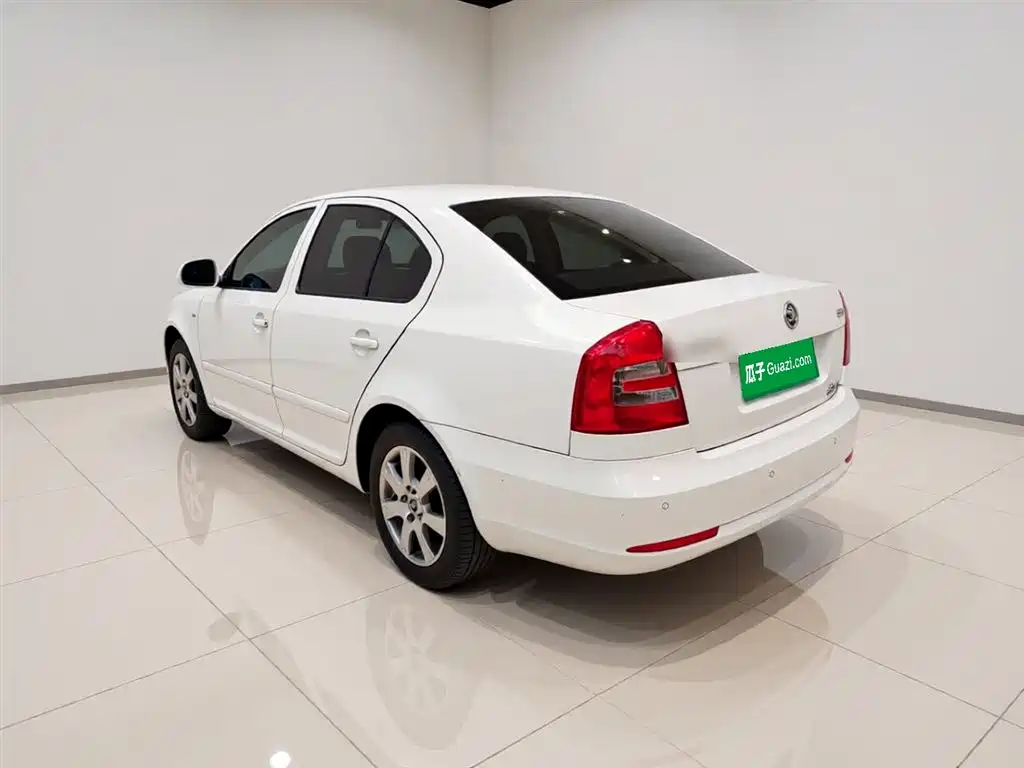 Octavia Classic 1.6 L Auto Yijie
