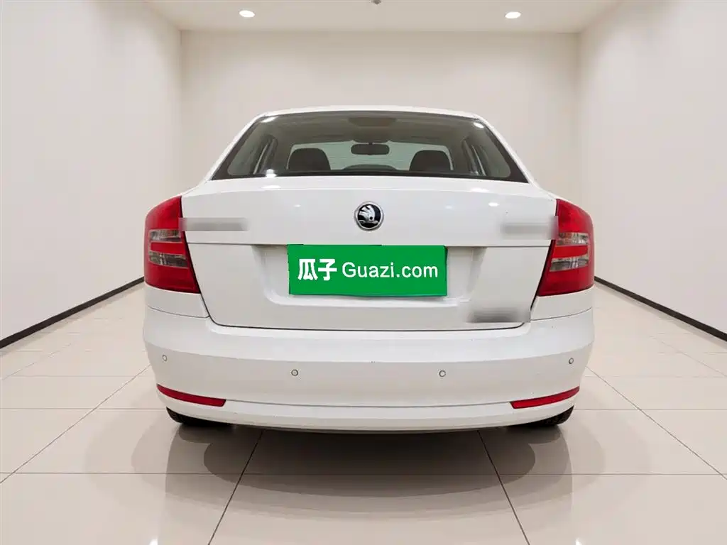 Octavia Classic 1.6 L Auto Yijie