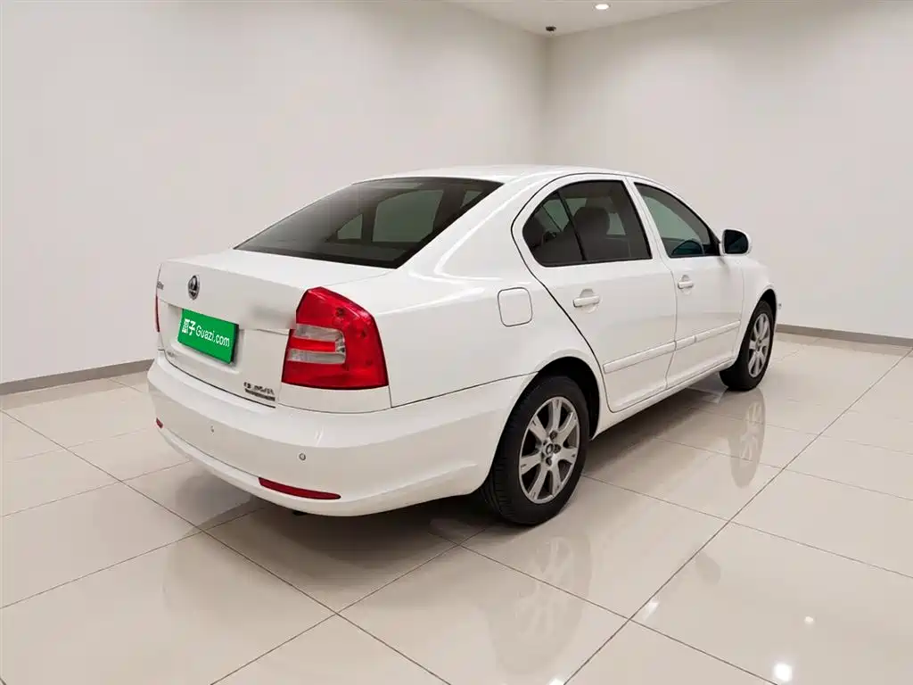 Octavia Classic 1.6 L Auto Yijie
