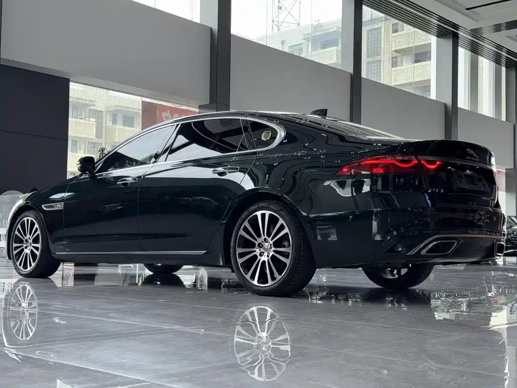 Jaguar XFL XFL 2.0 T P250 2 WD Premium Luxury