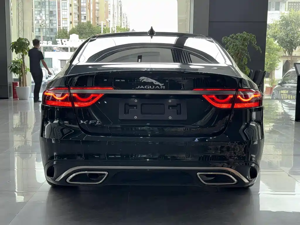 Jaguar XFL XFL 2.0 T P250 2 WD Premium Luxury