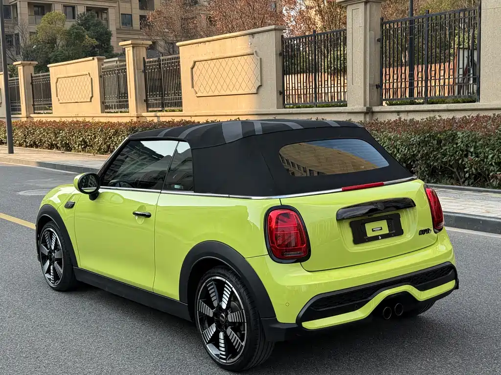 MINI Facelift 2.0 T COOPER S CABRIO Artist