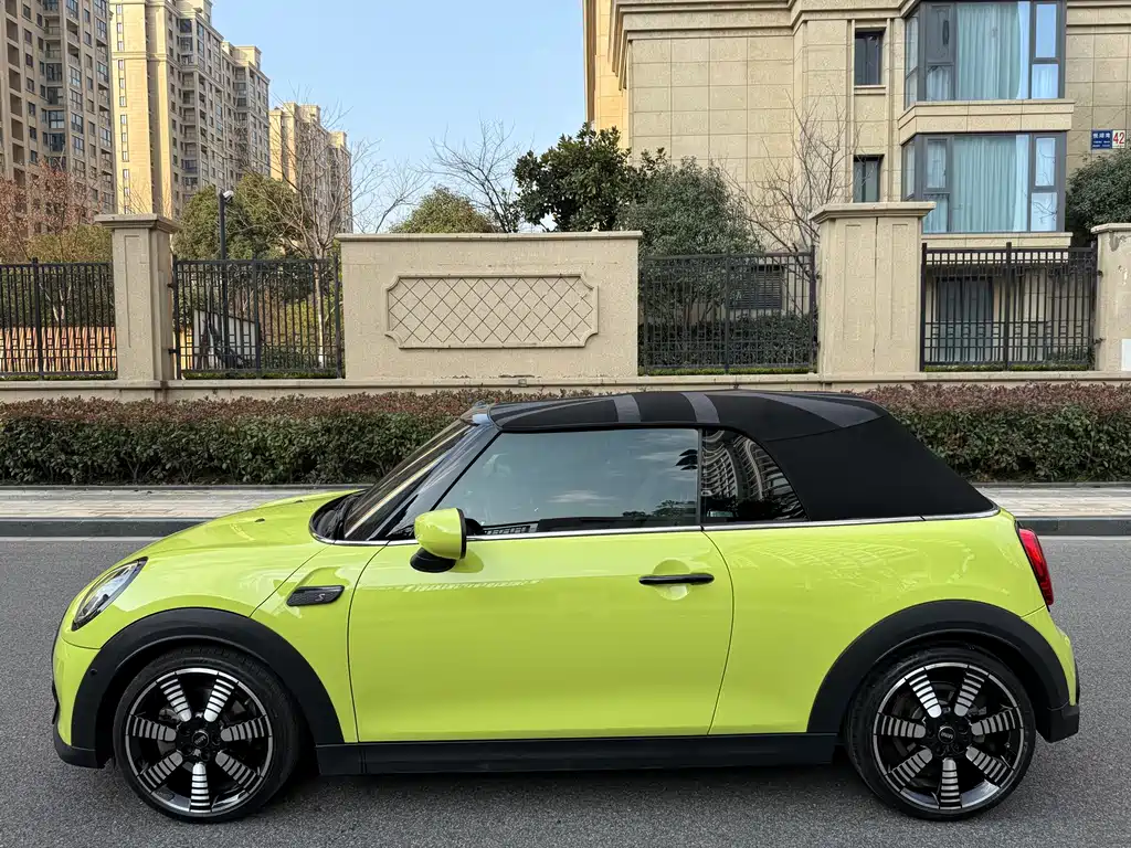 MINI Facelift 2.0 T COOPER S CABRIO Artist