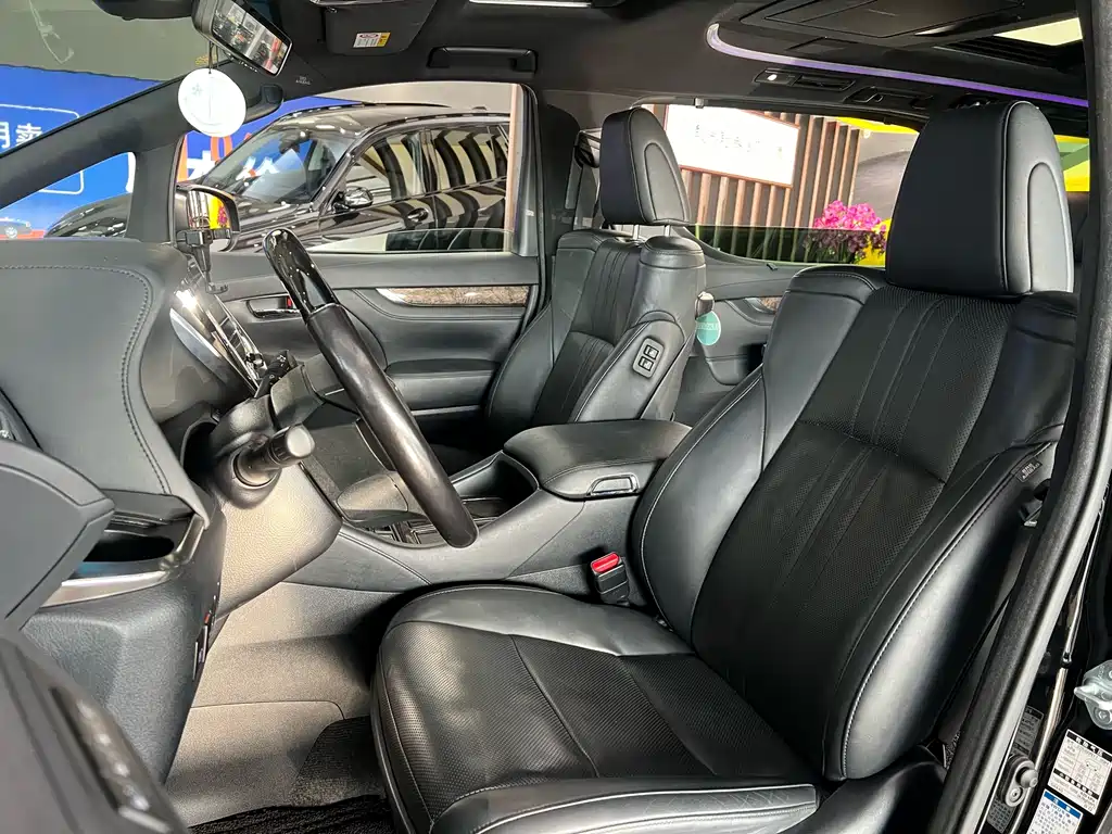 Vellfire Crown Dual Engine 2.5 L HV Distinguished